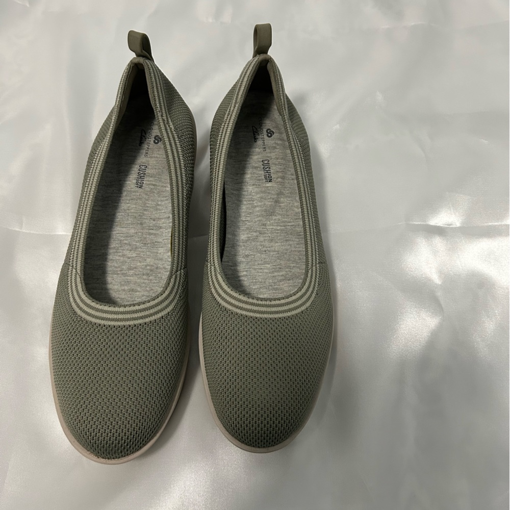 CLARKS CLOUDSTEPPERS CUSHION SOFT KNIT WEDGES 9.5 DUSTY OLIVE